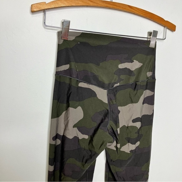Offline by Aerie Real Me 7/8 leggings hi-rise camo size medium - Picture 4 of 5